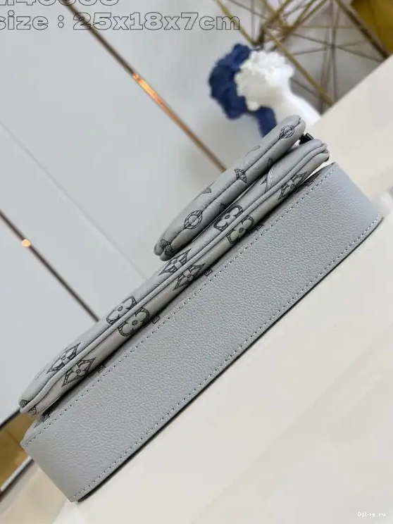 LOUIS MESSENGER TRIO VUITTON 0510